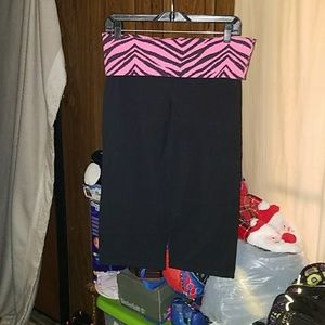 Woman's pink Capri yoga pants and vs pink tank top